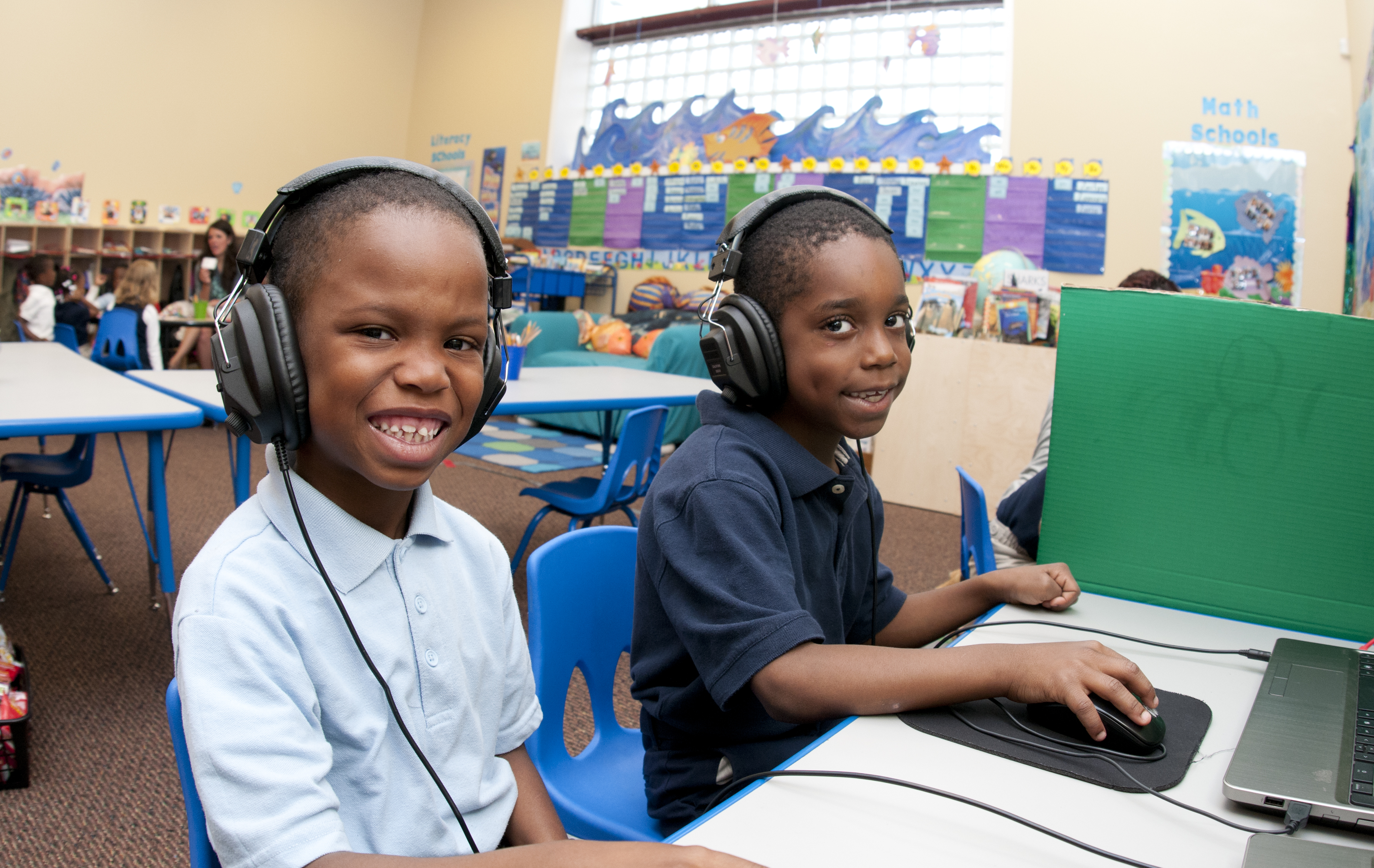 Kids using computers in Stepstone Academy