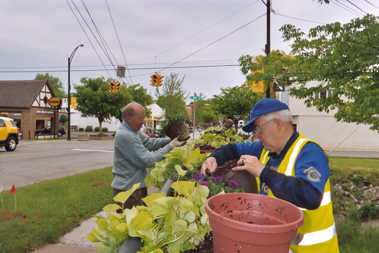 Residents fill downtown planters with new blooms